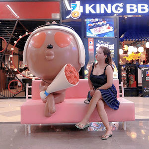 Meet your Posher, Hằng